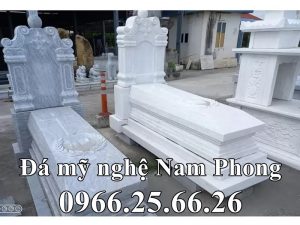 Mộ đá công giáo đá trắng nguyên khối tại Thái Bình.