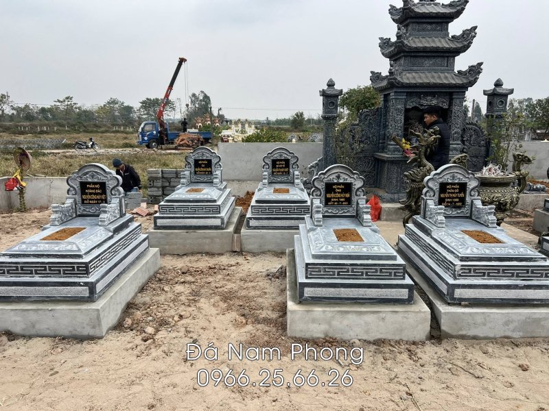 Xây Mộ - sửa mộ cho người thân trong gia đình.jpg Xây Mộ - sửa mộ cho người thân trong gia đình.jpg