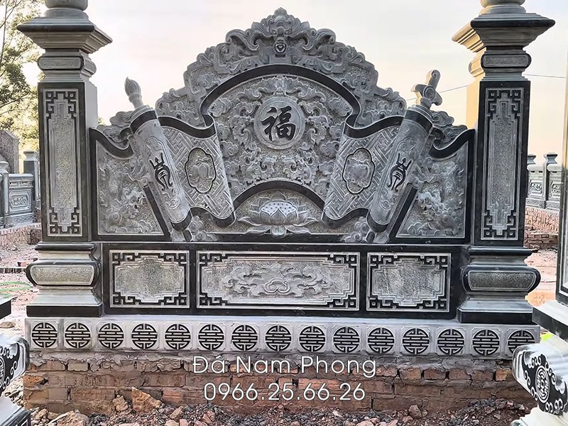 Bức Cuốn thư đá ngũ phúc lâm môn tại khu lăng mộ.jpg Bức Cuốn thư đá ngũ phúc lâm môn tại khu lăng mộ.jpg