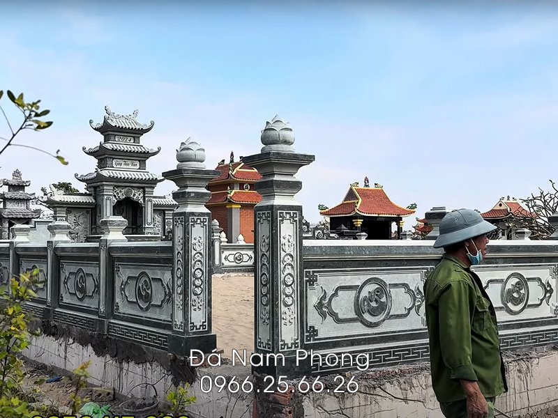 Cổng đá đơn giản vào Lăng Mộ đẹp.jpg Cổng đá đơn giản vào Lăng Mộ đẹp.jpg