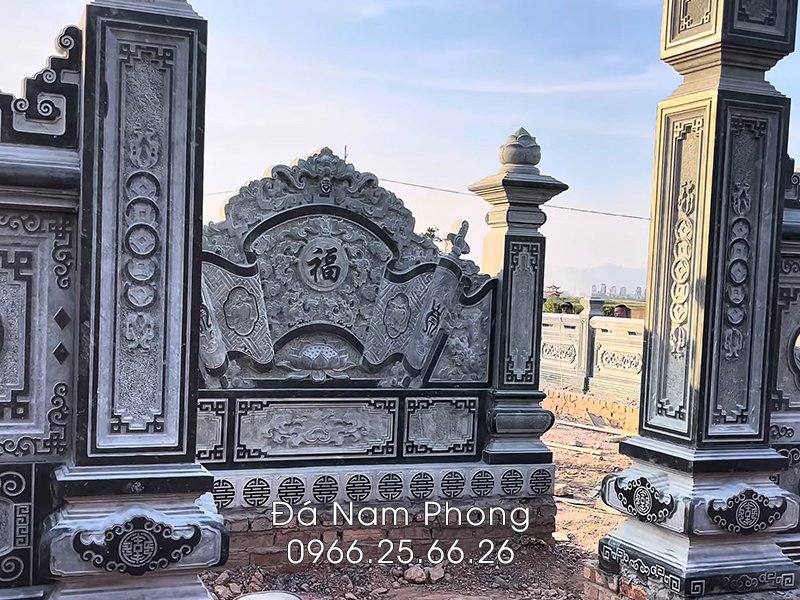 Hoa văn chế tác sắc nét tinh tế.jpg Hoa văn chế tác sắc nét tinh tế.jpg