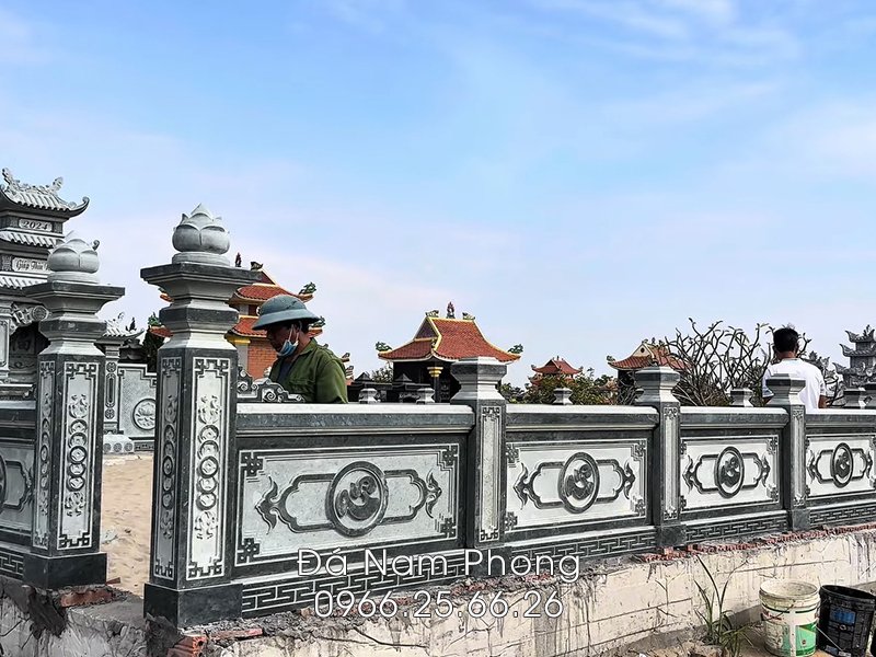 Lan can đá chữ Tâm và cổng vào đơn giản.jpg Lan can đá chữ Tâm và cổng vào đơn giản.jpg