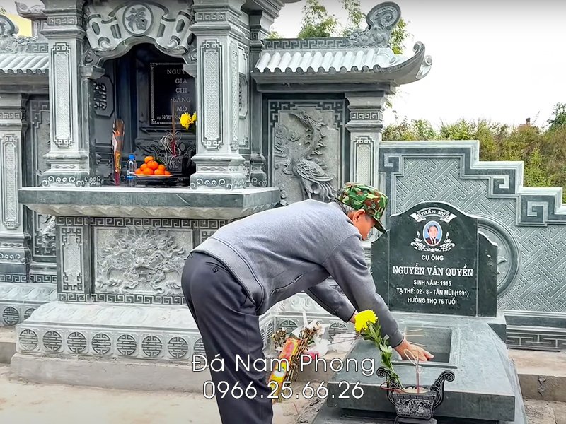 Đặt đồ vật gì trên bàn thờ để mang lại dương khí tốt? 6 - Xây Lăng Mộ đá, Xây Mộ đá Mau-Mo-da-dep-Mo-da-xanh-reu-Ninh-Binh.jpg