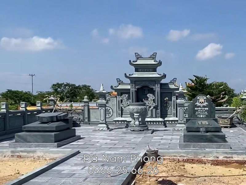 Mẫu Mộ đá đẹp - chất lượng - kết hợp không gian khu Lăng thờ đá trang trọng.jpg Mẫu Mộ đá đẹp - chất lượng - kết hợp không gian khu Lăng thờ đá trang trọng.jpg