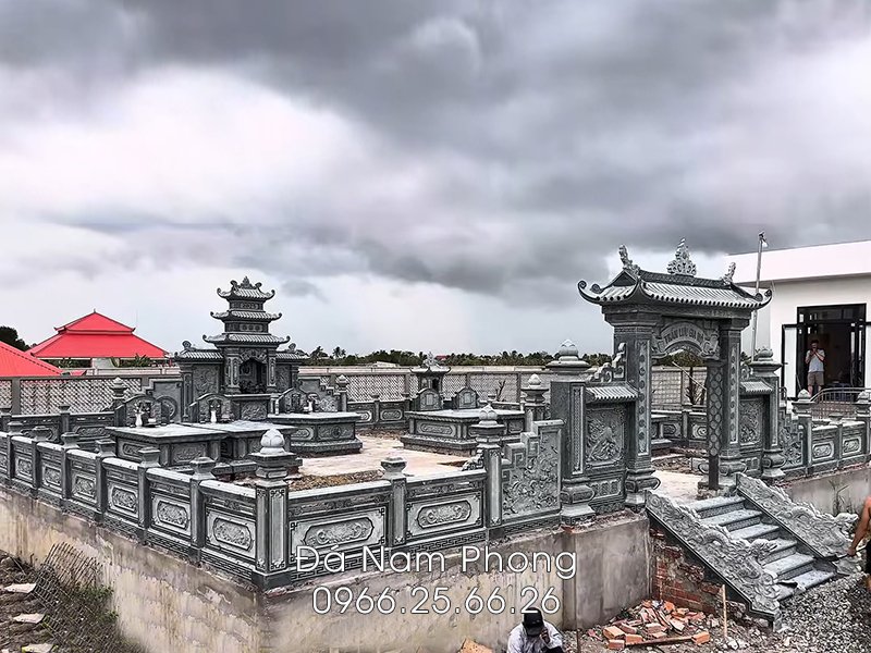 Đặt đồ vật gì trên bàn thờ để mang lại dương khí tốt? 8 - Xây Lăng Mộ đá, Xây Mộ đá Toan-canh-khu-Lang-Mo-dep-langmoda.jpg
