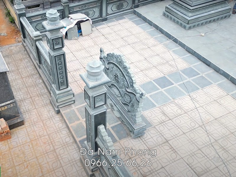 Cổng vào Lăng Mộ đá đơn giản - trang trọng.jpg Cổng vào Lăng Mộ đá đơn giản - trang trọng.jpg